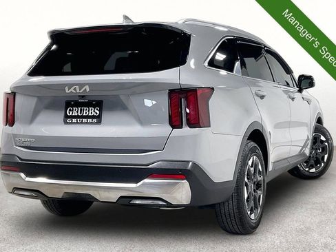 Used 2025 Kia Sorento S w/ Panoramic Sunroof Package FWD image 2