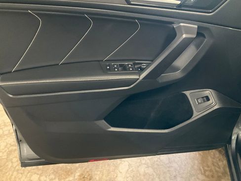Used 2022 Volkswagen Tiguan SE R-Line image 15