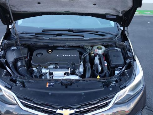 Used 2017 Chevrolet Cruze LT image 44