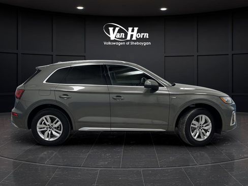 Used 2023 Audi Q5 2.0T Premium w/ Convenience Package AWD/4WD image 2