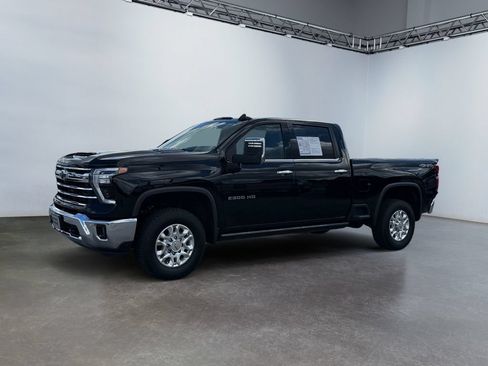 Used 2024 Chevrolet Silverado 2500 LTZ w/ LTZ Premium Package AWD/4WD image 7