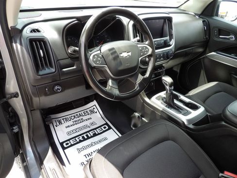 Used 2022 Chevrolet Colorado LT w/ Fleet Safety Package image 16