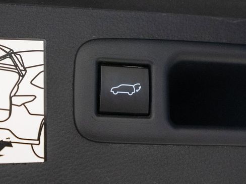 Certified 2024 Toyota Highlander XLE image 35