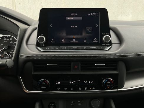 Used 2025 Nissan Rogue SV image 27