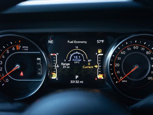 Used 2021 Jeep Gladiator Sport image 11