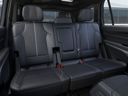 New 2027 Cadillac Vistiq Luxury AWD/4WD image 18