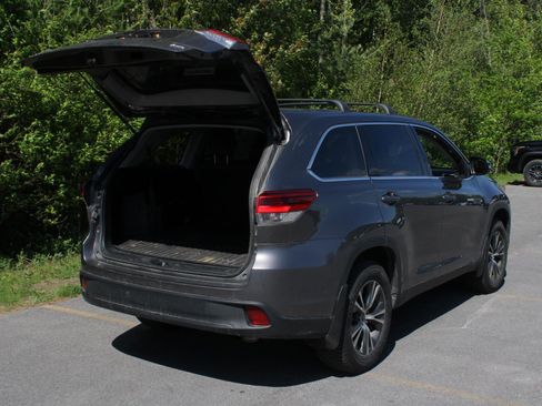 Used 2019 Toyota Highlander LE AWD/4WD image 7