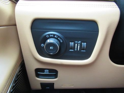 Used 2023 Jeep Grand Cherokee L Summit AWD/4WD image 22