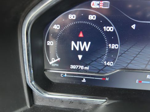 Used 2024 GMC Sierra 1500 AT4 w/ Technology Package image 14