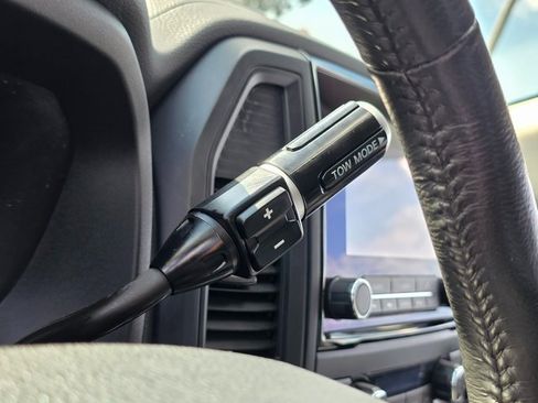 Used 2024 Nissan Titan SV w/ SV Convenience Package image 34