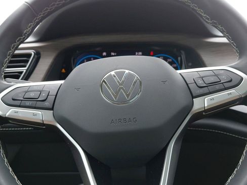 Used 2024 Volkswagen Atlas SEL AWD/4WD image 39