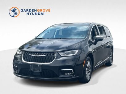 Used 2023 Chrysler Pacifica Limited