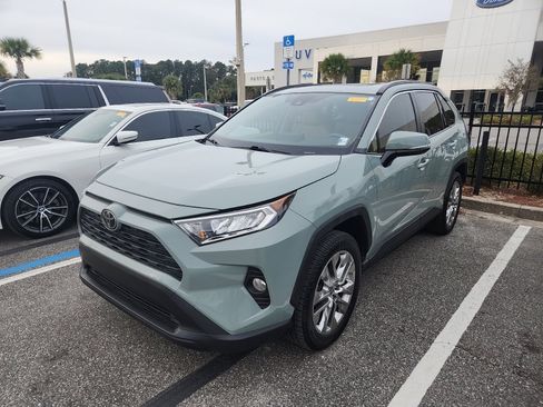 Used 2020 Toyota RAV4 XLE Premium image 2