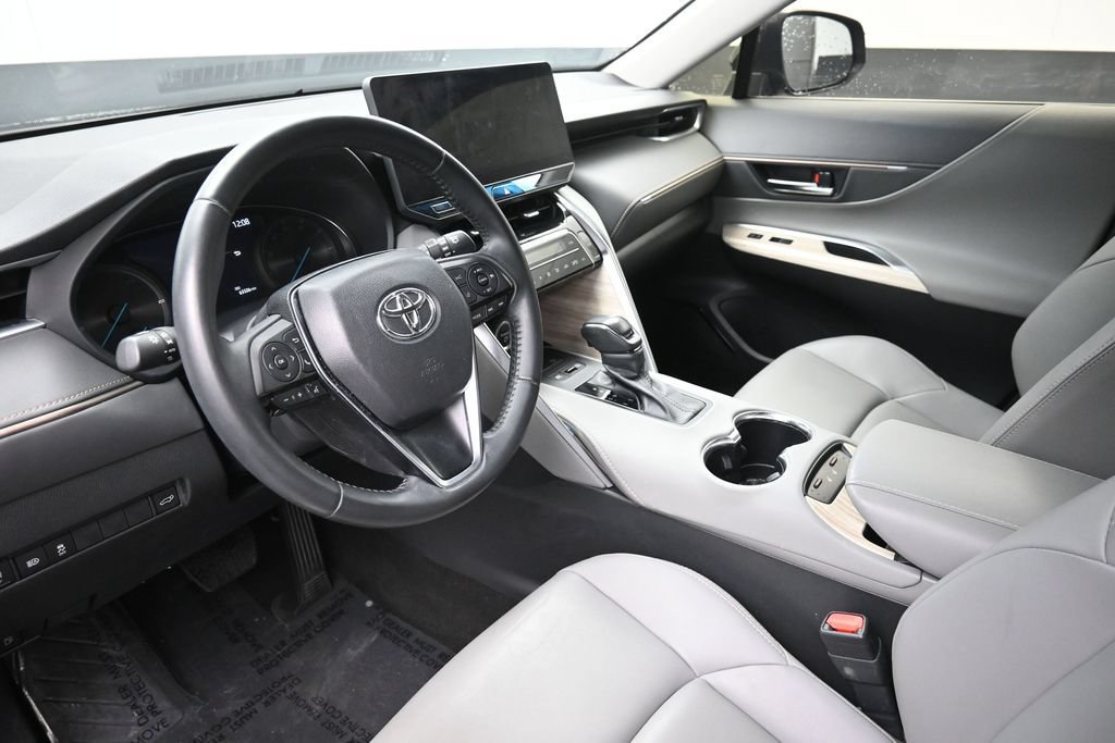 Used 2024 Toyota Venza XLE AWD/4WD image 19