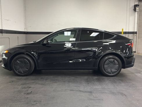 Used 2026 Tesla Model Y AWD image 7