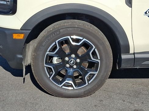Certified 2025 Ford Bronco Sport Outer Banks w/ Outer Banks Tech Package+ AWD/4WD image 9