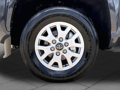 Used 2025 Toyota Tacoma SR5 w/ SR5 Upgrade Package AWD/4WD image 11