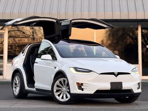 Used 2016 Tesla Model X 75D image 2
