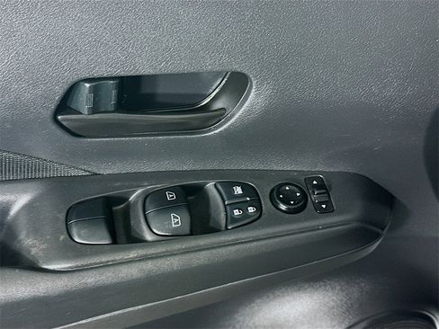 Used 2022 Nissan Kicks S image 24