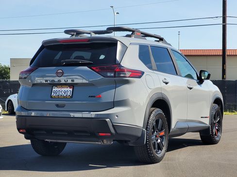 Certified 2025 Nissan Rogue SV AWD/4WD image 4