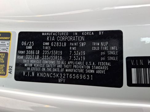 New 2026 Kia Carnival EX image 23