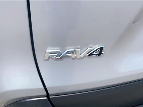 Used 2025 Toyota RAV4 XLE FWD image 30