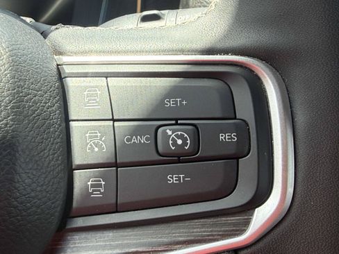 Used 2024 Jeep Wagoneer L Series II RWD image 14