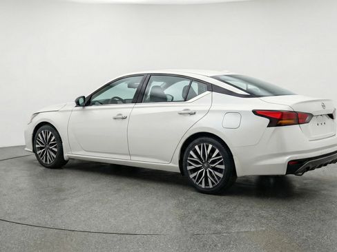Used 2025 Nissan Altima 2.5 SV FWD image 6