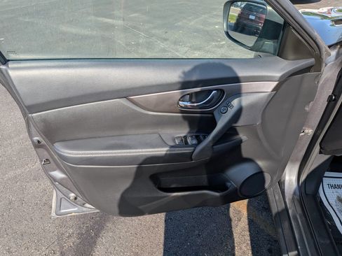 Used 2014 Nissan Rogue SV AWD/4WD image 10