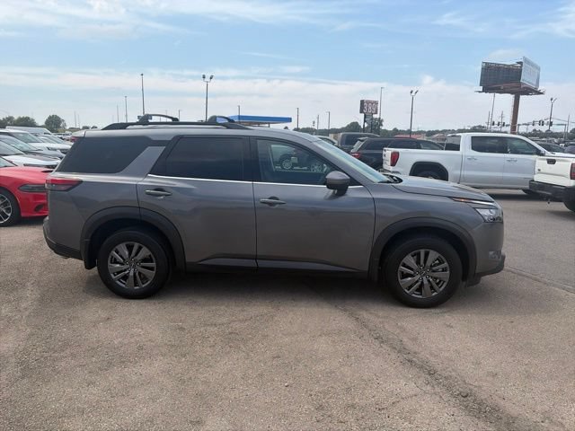 Used 2025 Nissan Pathfinder SV w/ SV Premium Package AWD/4WD image 7