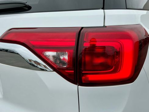Used 2019 GMC Acadia SLT FWD image 16