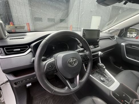 Used 2022 Toyota RAV4 Limited AWD/4WD image 7