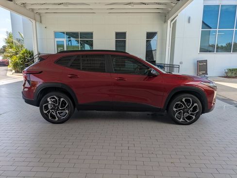 Used 2024 Chevrolet Trax RS w/ Sunroof Package FWD image 4