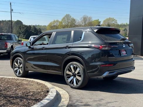 New 2026 Mitsubishi Outlander SE image 9
