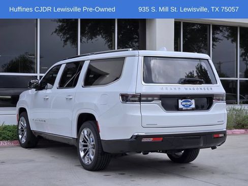 Used 2023 Jeep Grand Wagoneer L Series II w/ Premium Group II AWD/4WD image 6