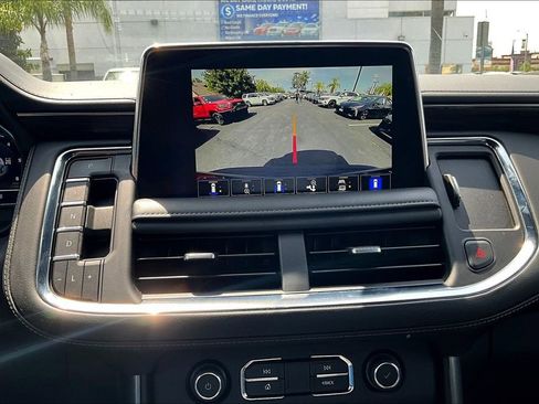 Used 2022 Chevrolet Tahoe Z71 w/ Luxury Package AWD/4WD image 13