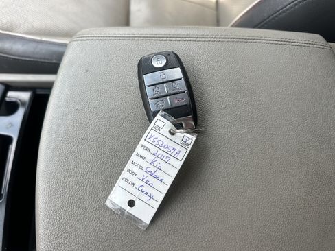 Used 2017 Kia Sedona LX w/ LX Essentials Premium Package FWD image 31