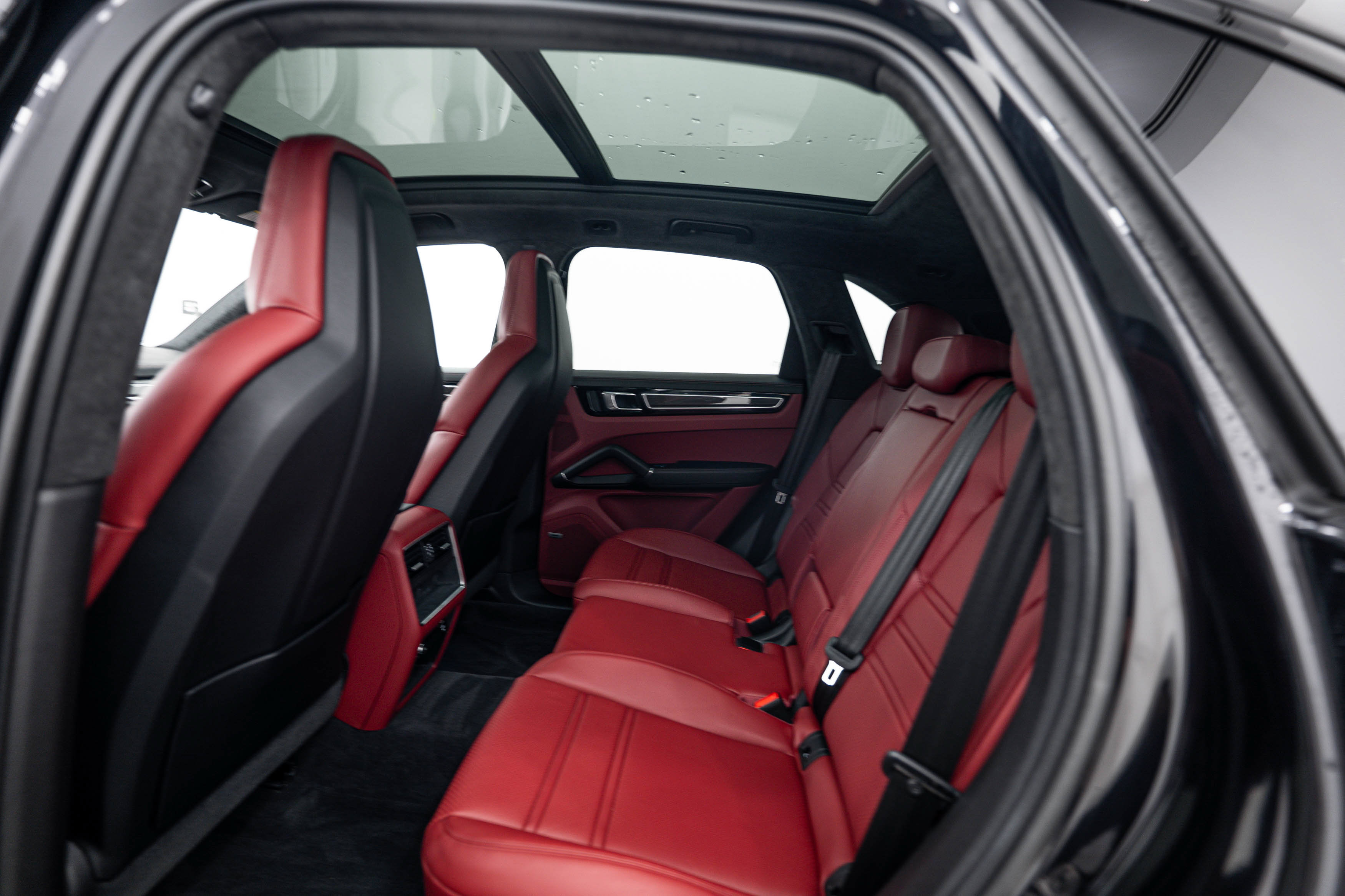 Certified 2022 Porsche Cayenne GTS AWD/4WD image 24