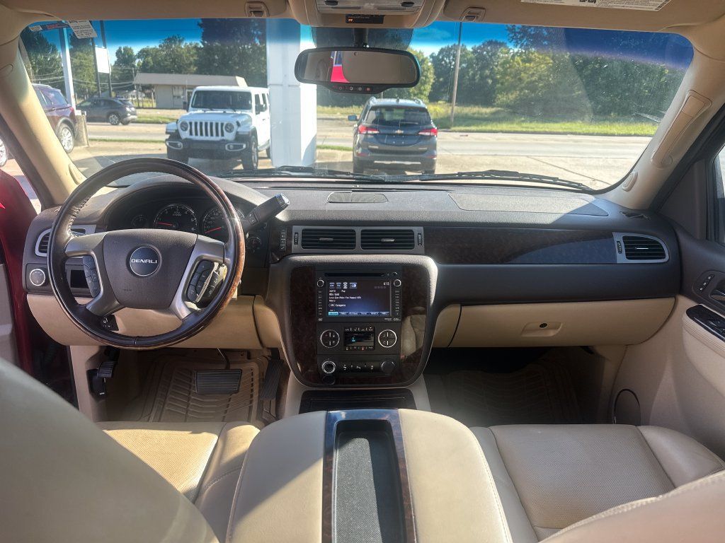Used 2013 GMC Yukon Denali AWD/4WD image 12