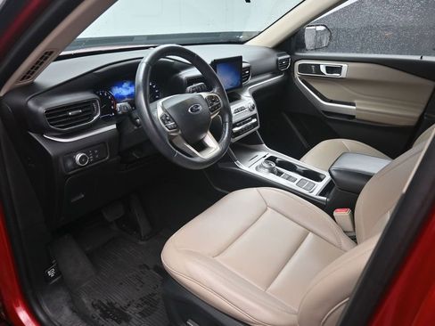 Certified 2022 Ford Explorer XLT w/ Equipment Group 202A RWD image 19