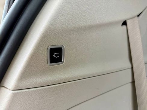 Used 2021 Chrysler Voyager Lxi FWD image 13