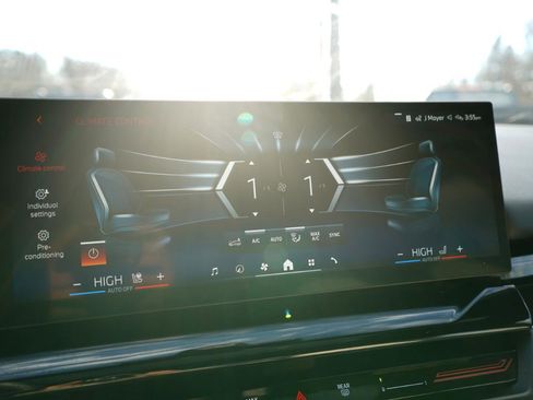 Used 2024 BMW 530i xDrive w/ Convenience Package image 31