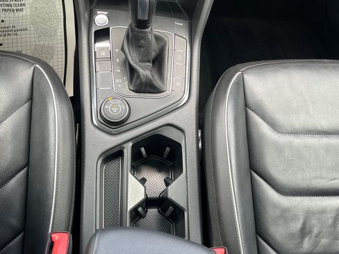 Used 2020 Volkswagen Tiguan SEL Premium R-Line w/ 3rd Row Seat Package AWD/4WD image 21