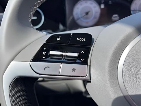 Used 2025 Hyundai Elantra Sport image 21