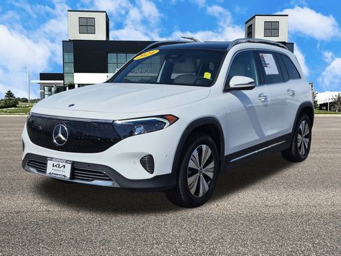 Used 2024 Mercedes-Benz EQB 300 4MATIC image 4