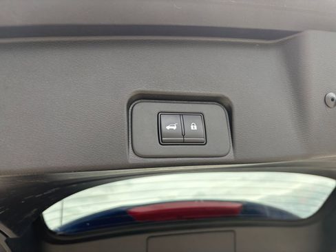 Used 2025 Nissan Rogue SV FWD image 23