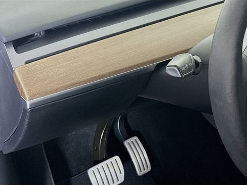 Used 2022 Tesla Model Y Performance image 15