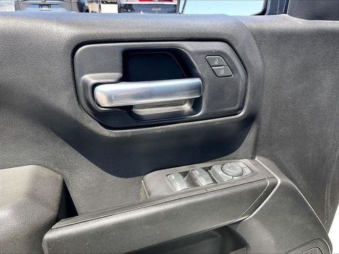 Used 2020 Chevrolet Silverado 1500 Custom w/ Custom Convenience Package AWD/4WD image 34