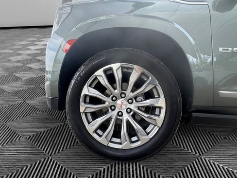 Used 2023 GMC Yukon XL Denali image 9
