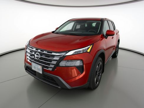 Used 2024 Nissan Rogue SV image 3